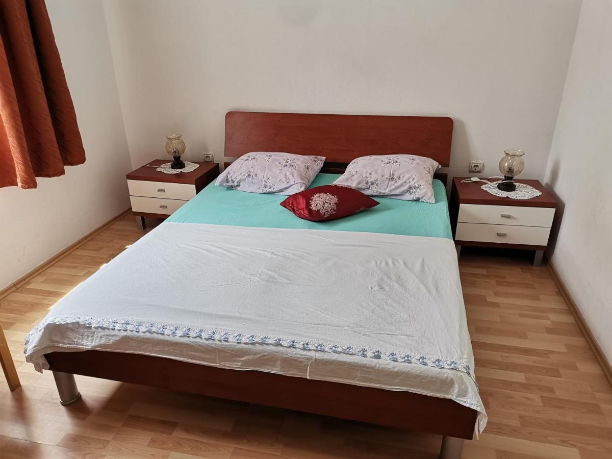 Apartments Radonic Хвар Екстер'єр фото