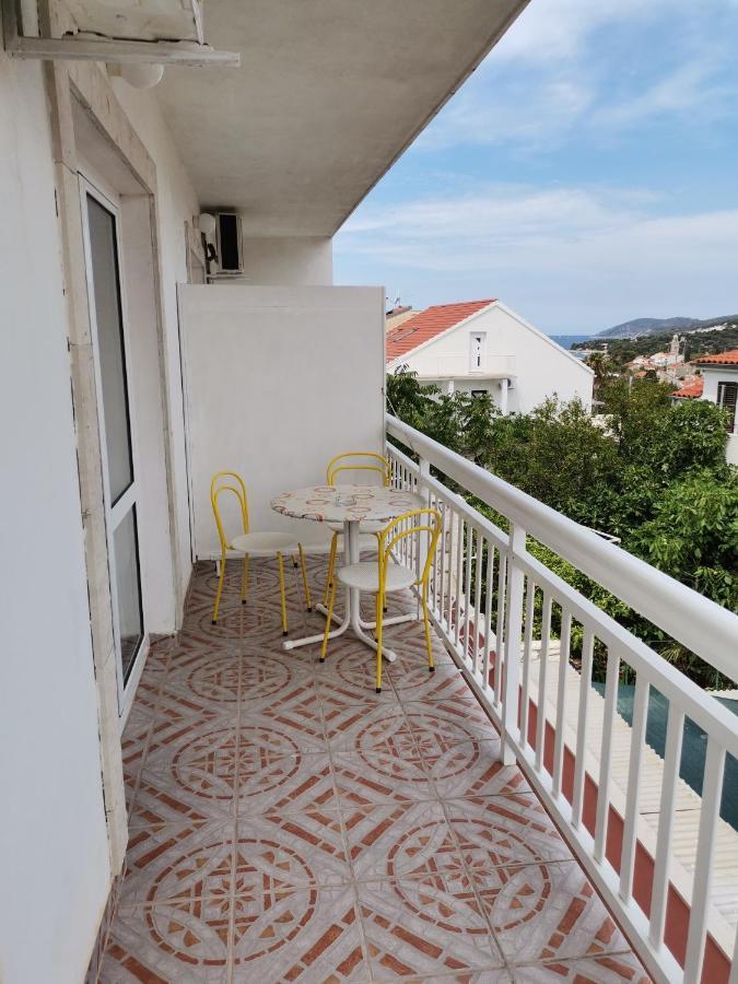 Apartments Radonic Хвар Екстер'єр фото